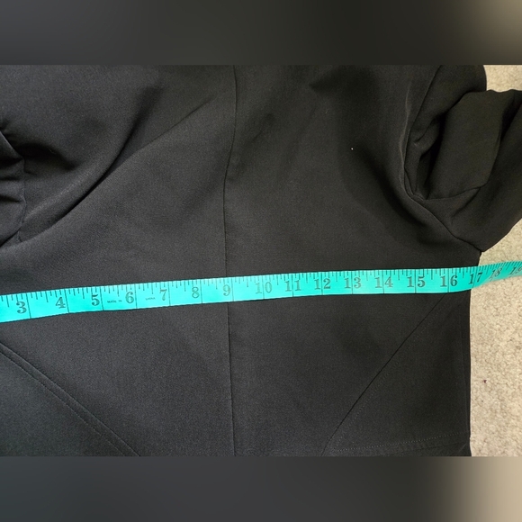 DONNA KARAN Hi Lo Ruffled Bottom Black Peplum Blazer. Size 4 - Picture 12 of 14